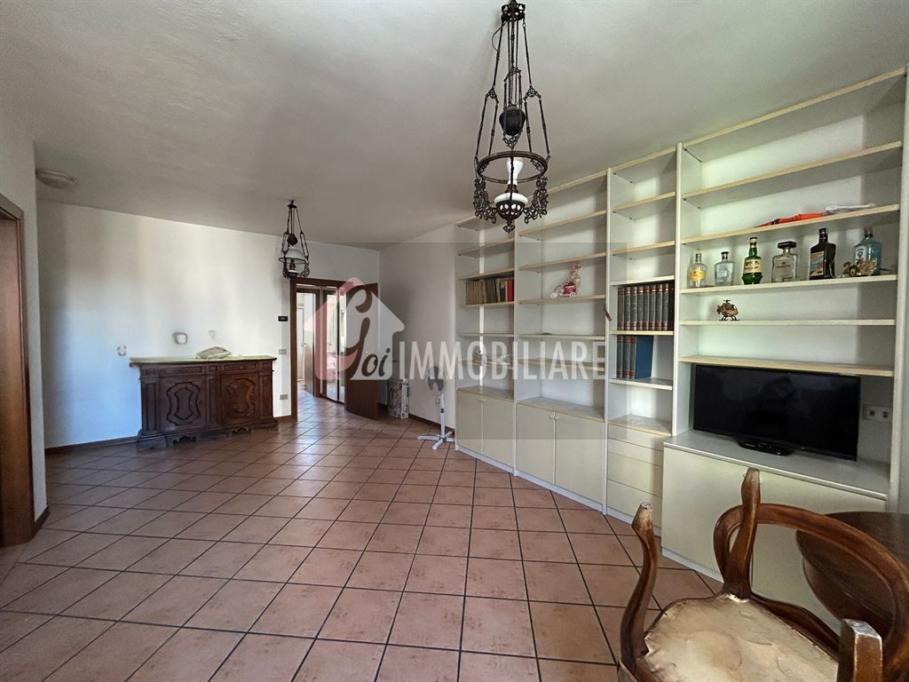 Bilocale di grandi dimensioni con possibilità di creare seconda camera