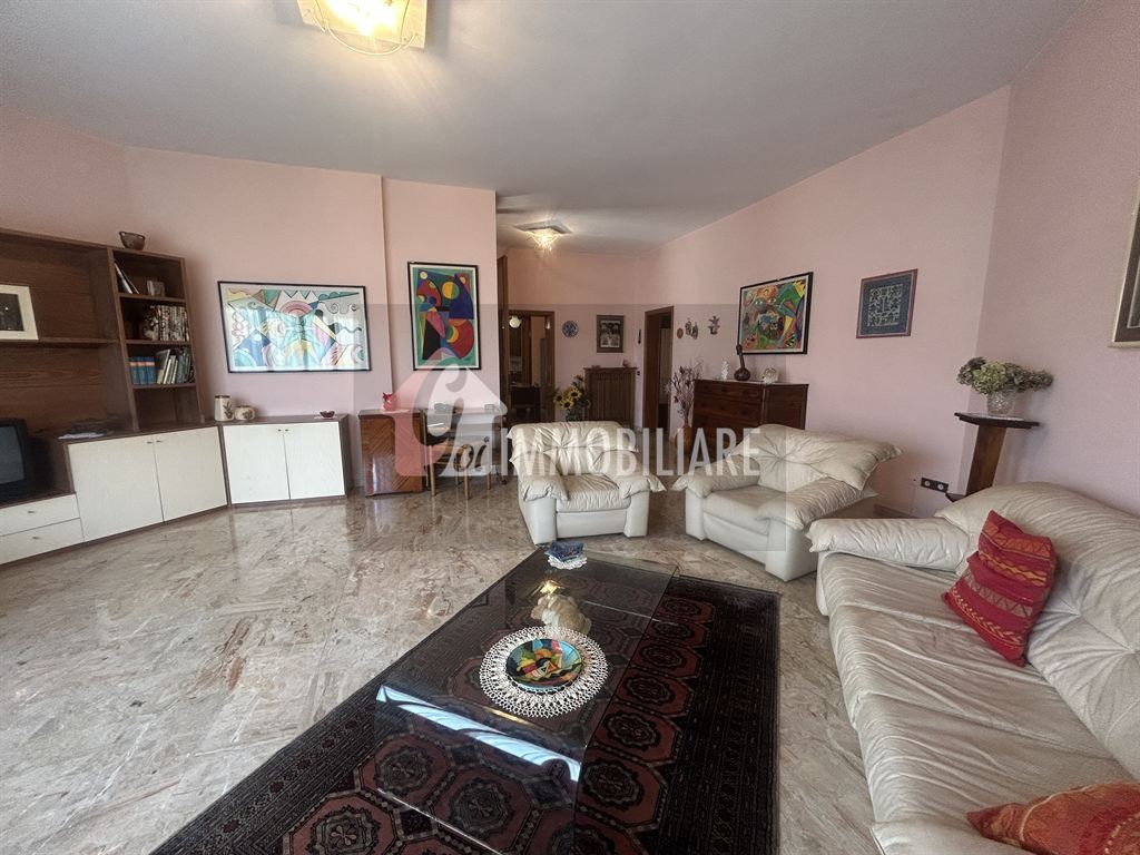 Casa indipendente con giardino