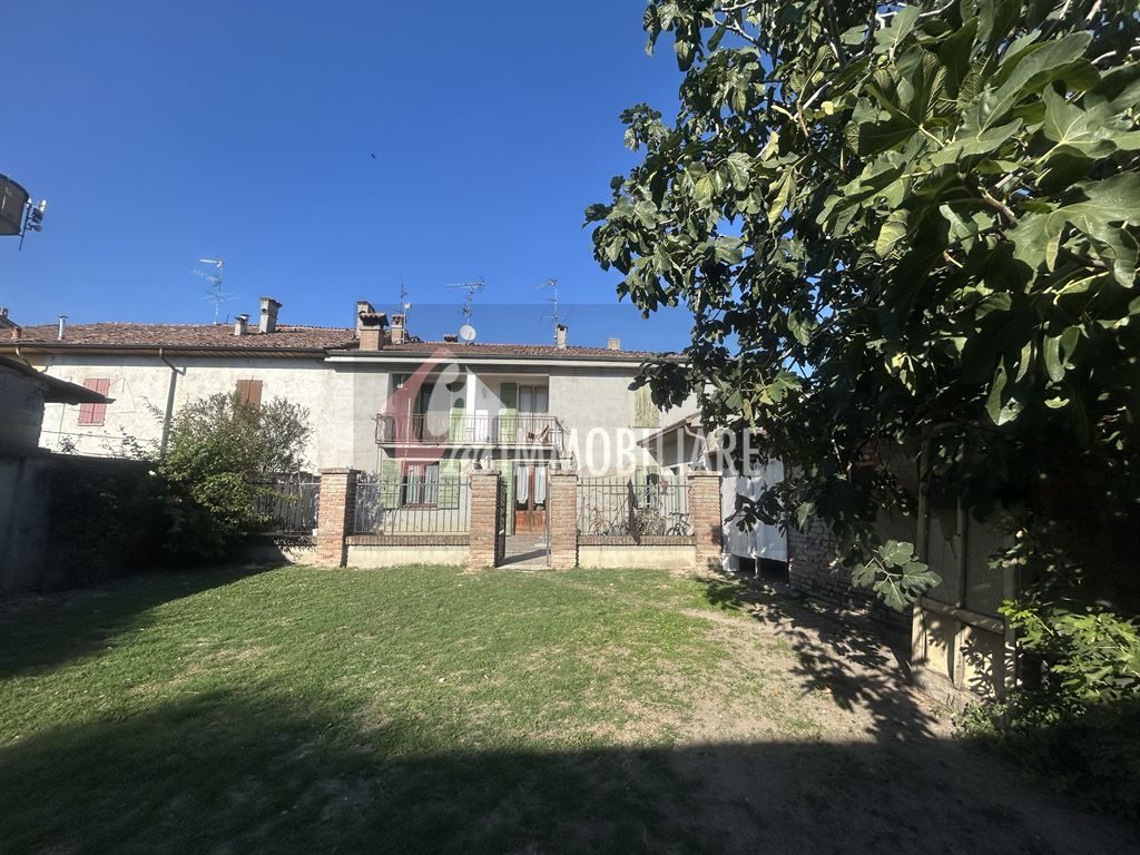 Casa indipendente con giardino