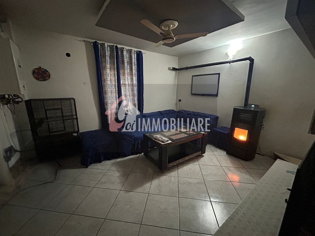 Casa indipendente con cortile e garage